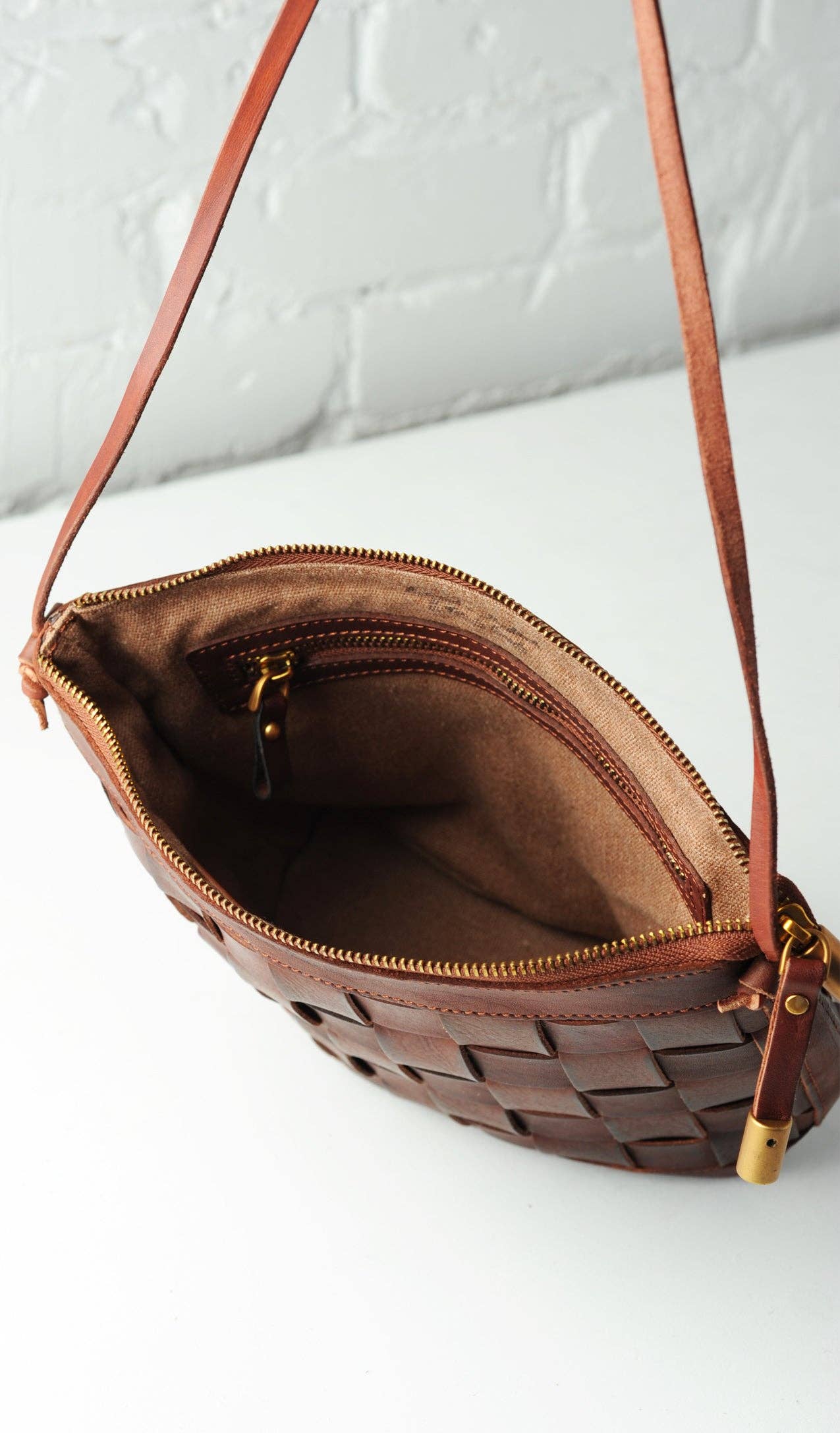 Venture Cross-Body Bag - Chestnut